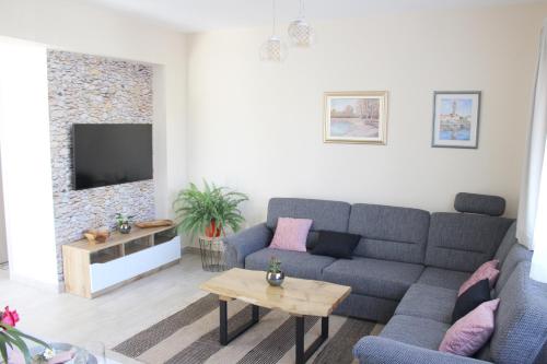 Calypso - newly equiped, with separate entrance and parking, Supetar (San Pietro di Brazza) (foto 6)