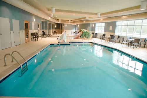 Swimming pool, Holiday Inn Express Winona By IHG in Winona (MN)