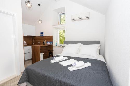 One-Bedroom Apartment image 10