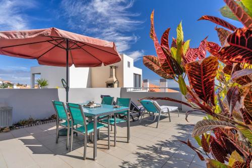  Santa Cruz Village Villa by HR Madeira in Santa Cruz