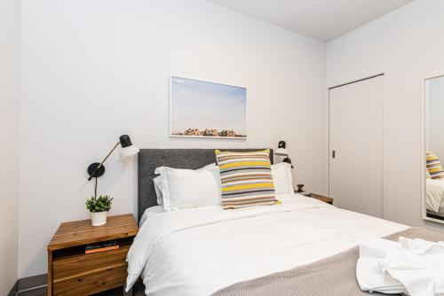 New Urban and Well Located 1 Bedroom Apartment by Den Stays