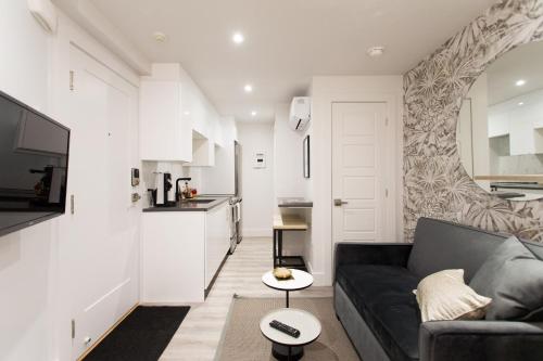 16 Studio Apartment-Hotel in Little Italy by Den Stays