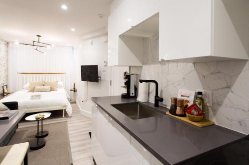 16 Studio Apartment-Hotel in Little Italy by Den Stays in Rosemont-La Petite-Patrie