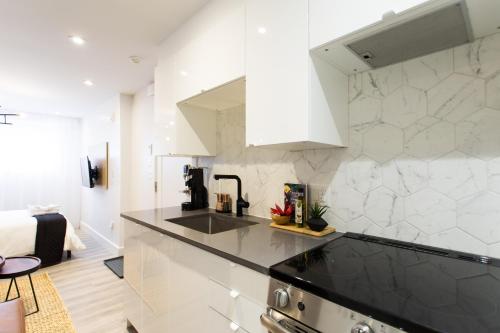 16 Studio Apartment-Hotel in Little Italy by Den Stays in Rosemont-La Petite-Patrie