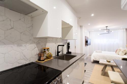 16 Studio Apartment-Hotel in Little Italy by Den Stays in Rosemont-La Petite-Patrie