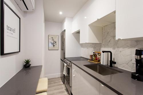 16 Studio Apartment-Hotel in Little Italy by Den Stays in Rosemont-La Petite-Patrie