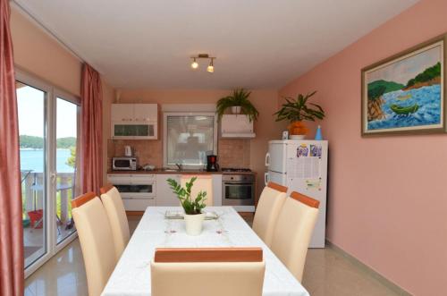 Apartment in Karbuni with sea view, terrace, air conditioning, W-LAN 3609-2, Blato (foto 10)