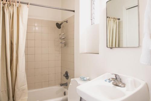 Royal Grove Waikiki - image 3