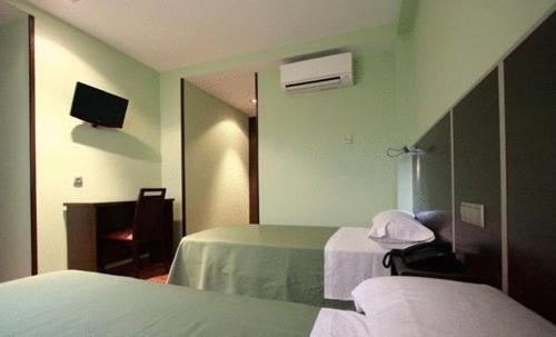 Hostal Avenida Barajas - image 3