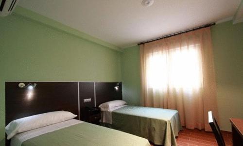 Hostal Avenida Barajas - image 7
