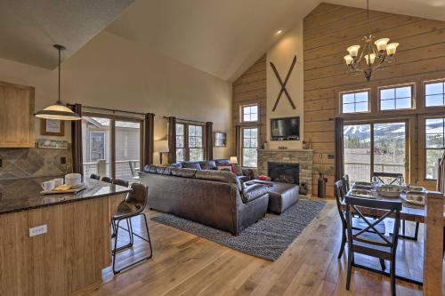 Fraser Cabin with Hot Tub and Mountain Views! in Fraser, USA
