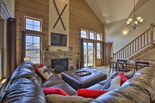 Fraser Cabin with Hot Tub and Mountain Views! in Fraser, USA