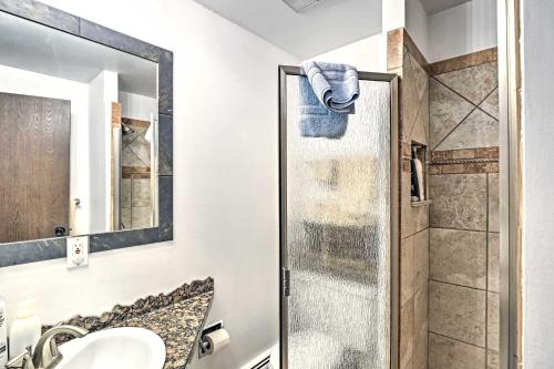 Beautiful Breck Townhome with Pool 1 Mi to Main St! in Breckenridge, USA