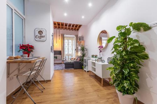  HomeAbroad Apartments - Deluxe Constitucion in Málaga