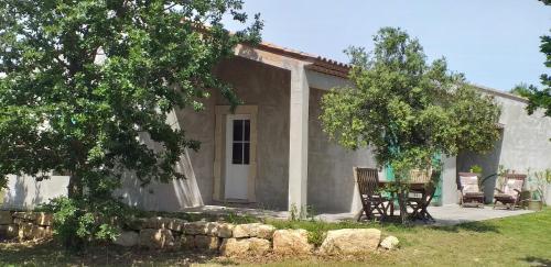 Petite maison provençale à l'orée de notre truffière gîte à louer Le Beaucet