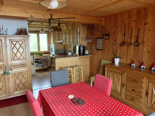 Chalet de 4 chambres avec jardin amenage a Ax les Thermes a 1 km des pistes