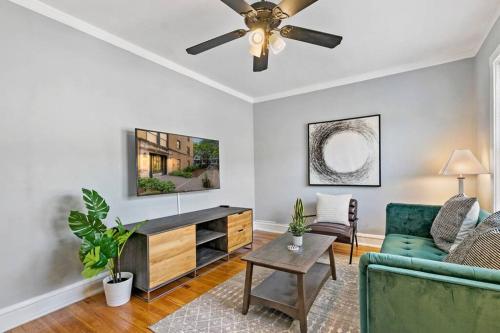 1BR Chicago-style Apartment Close to Everything!