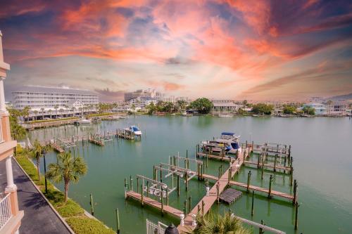Beautiful waterfront 3 bedroom condo, located in the heart of Clearwater Beach in Clearwater Beach, USA