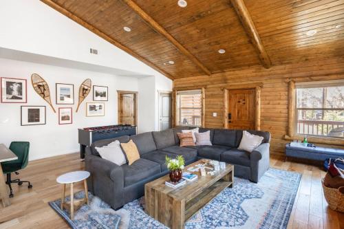Teddy - Majestic Cabin in Big Bear w Balcony