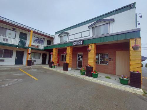 . Kootenay Country Inn