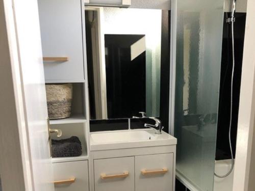 Holiday Home in Signy le Petit with Jacuzzi, Swimming Pool