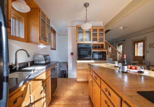 Condor - Gorgeous Mountain Home w Hot Tub & Sauna - image 4