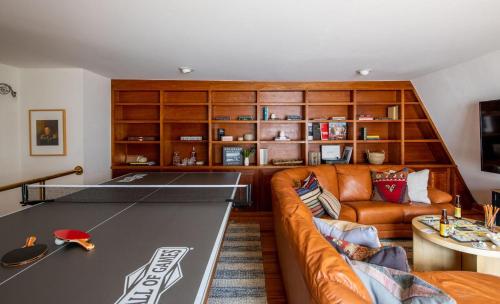 Condor - Gorgeous Mountain Home w Hot Tub & Sauna
