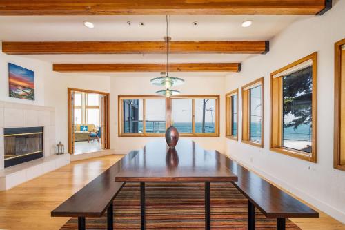 Luxury Beachfront Penthouse Walk to the Beach Restaurants Entertainment - image 10