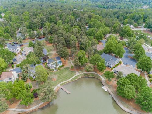 Picture perfect Marina Cove Escape with magnificent lake views - main image