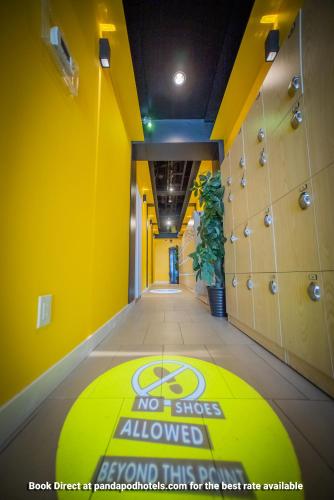 Lobby, Panda Pod Hotel in Richmond (BC)