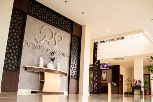 Lobby, Padjadjaran Suites Resort and Convention in Bogor