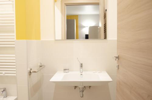 One-Bedroom Apartment image 10
