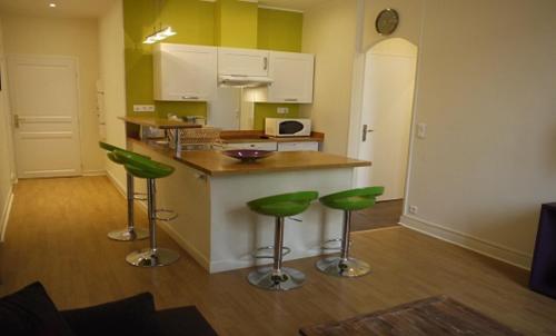 Barla 3 - a spacious one bedroom apartment near Place Garibaldi