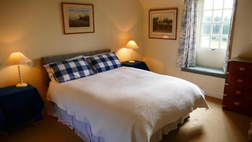 Arndean Cottages – Dollar