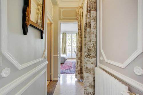 Suite junior avec balcon et vue sur Arc de Triomphe - Chambre d'hôtes - Paris