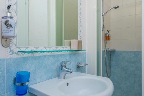Design Hotel Astra B&B Room Type - Standard Double or Twin Room with Sea View Design Hotel Astra B&B Room Type - Standard Double or Twin Room with Sea View