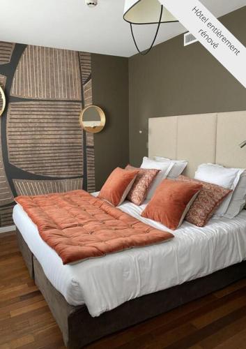 1 queen bed, 1 sofa bed