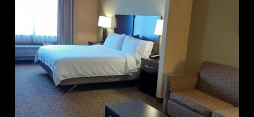 Holiday Inn Express & Suites Pecos, an IHG Hotel