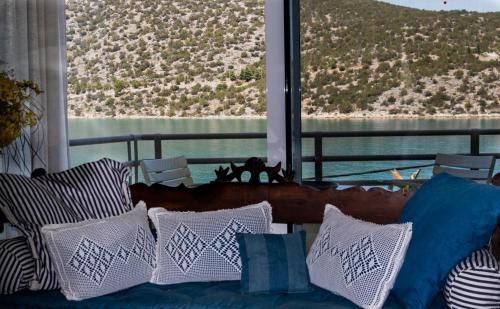 Grand Bleu Apartments & Villas