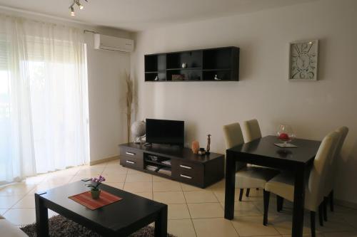  Apartment Evelin, Pension in Tar