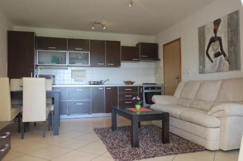  Apartment Evelin in Tar