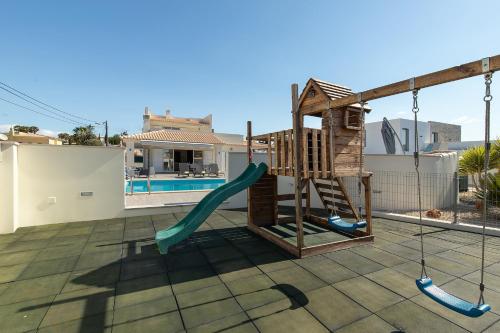 สนามเด็กเล่น, Villa Sun in เซสมาเรียส