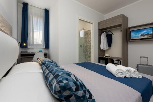 Standard Double Room image 2
