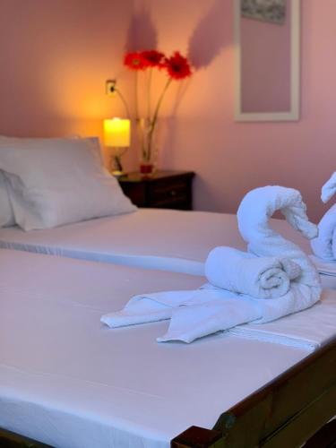 2 twin beds