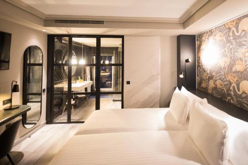 Standard Double or Twin Room image 2