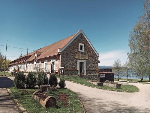 . Hotel Jestřábí