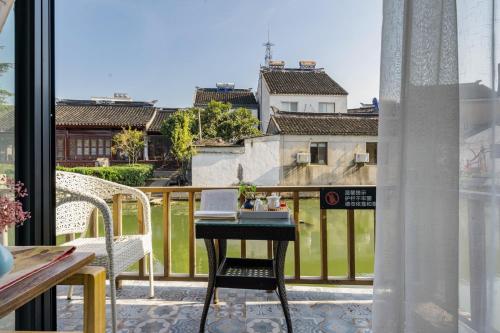 Tongli Slowlife River View Inn