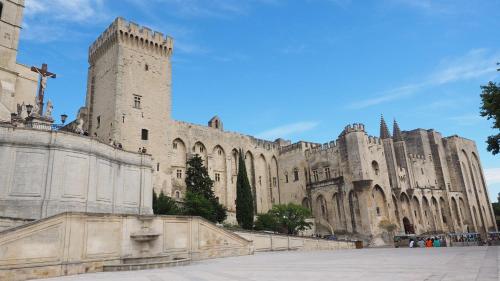 Avignon Appart Hôtel contemporain au calme avec vue