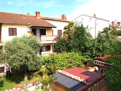 Cheap flat with big garden close to the beach