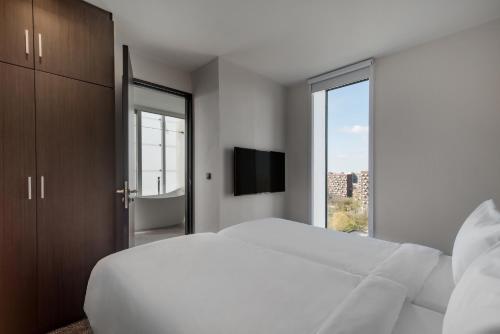 Radisson Hotel & Suites Amsterdam South - image 2